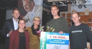 Maarten van der Weijden verrast met cheque van Kees Classic